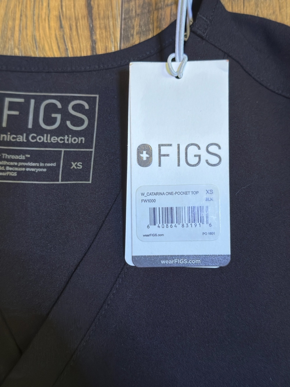FIGS Catarina one pocket scrub top Black size XS NEW - Picture 2 of 3